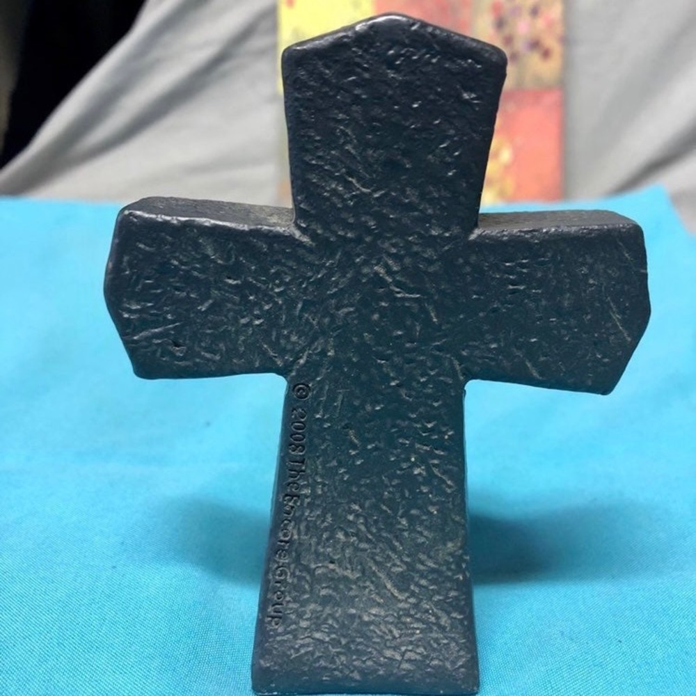 Small Decorative Cross “Love Never Fails” - Picture 4 of 4